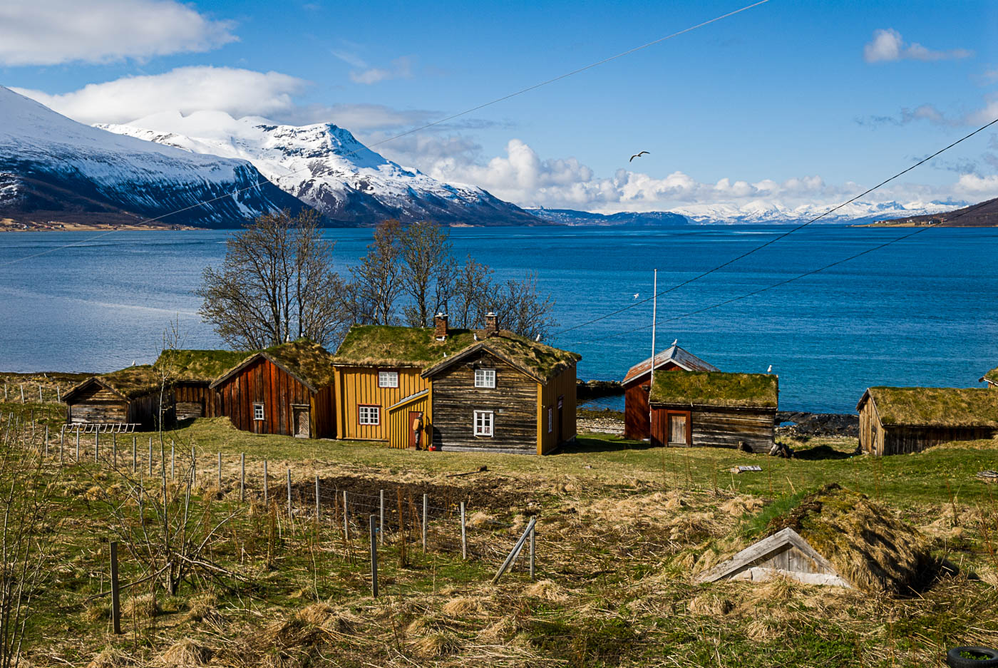 Old houses, sea and mountains