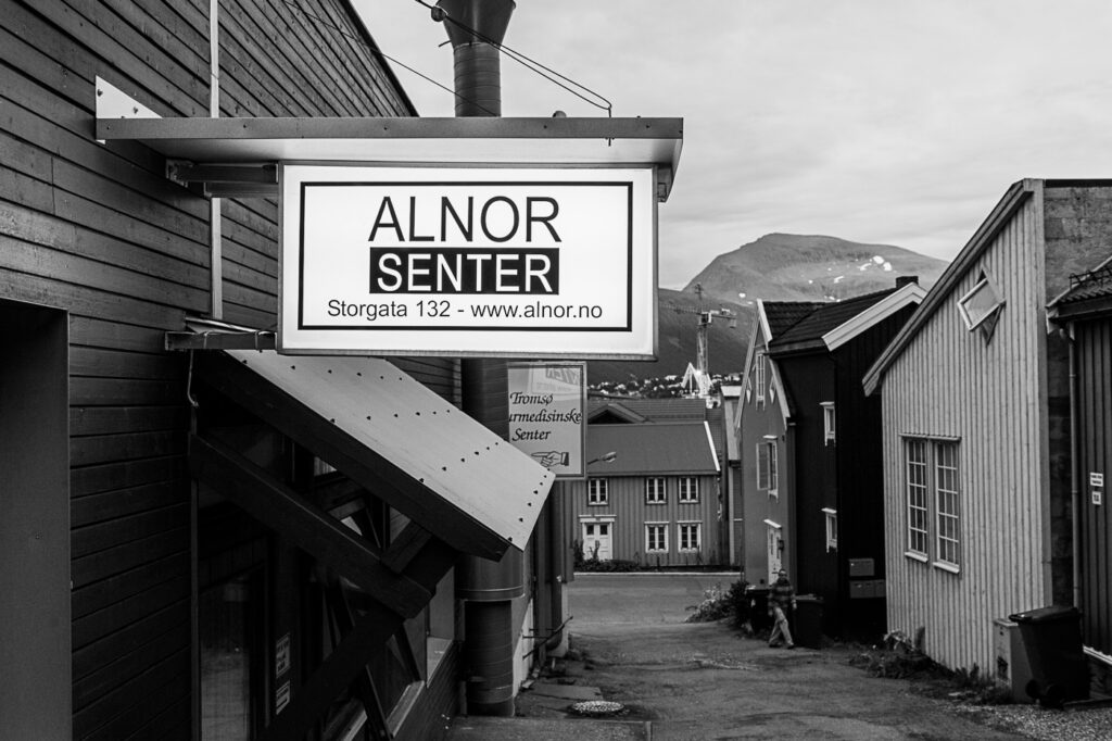 A sign that says Alnor Senter